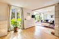 Ein Garten zum Verlieben. Ein Haus voller Möglichkeiten. Ihr Zuhause in Dießen. - heller Wohnbereich