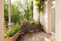 Familiengerechte Beletage über 204 m² mit Altbau-Charme und zwei Balkonen - Südwest-Balkon mit Gartenblick