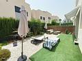 Moderne Erdgeschoss-Wohnung mit 3 Schlafzimmern, 2 Bädern, privatem Garten und Gemeinschaftspool