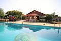 Villa mit 4 Schlafzimmern und großem Pool, auf einem großzügigen Grundstück ohne Stromleitungen und in unmittelbarer Nähe zum Strand