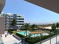 Appartements mit 3 Schlafzimmern, 2 Bädern, Vorinstallation Klimaanlage, Kfz-Stellplatz, Meerblick und Gemeinschaftspool nur 100 m vom Strand