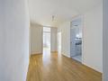 verfügbar ab 01.08.2026  - schöne 3 Zimmer Wohnung mit 2 Balkonen und  Alpenblick  I EBK I TG I - Flur