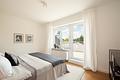 Lichterfülltes Penthouse-Flair: Soeben modernisierte 2,5-Zimmer-Wohnung mit sonnigen Dachterrassen - Schlafzimmer nach Osten