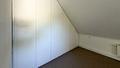 Schöne Maisonette mit Balkon, Gartennutzung, hochwertiger Einbauküche und sehr modernen Bädern - Ankleide