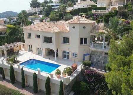 Exklusive Villa mit traumhaftem Meer- und Golfblick in La Sella