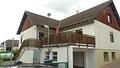 Großes Einfamilienhaus in ruhiger, gepflegter Wohnlage, mit schönem Garten und großem Balkon - seitl. Rückansicht