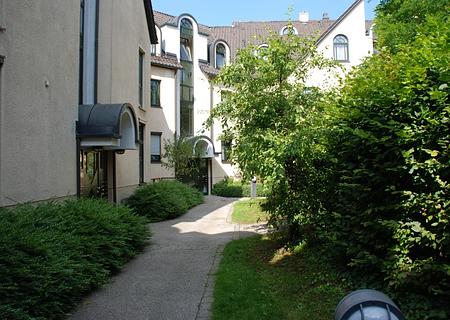 Tolle, ruhige 2 Zi. Balkon-Dachgeschoss Wohnung - Feldmoching-Fasanerie - Wohnanlage