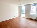 Gut vermietete 3-Zimmer-City-Wohnung mit Pkw-Stellplatz in stilvollem, kernsaniertem Altbau - Wohnzimmer