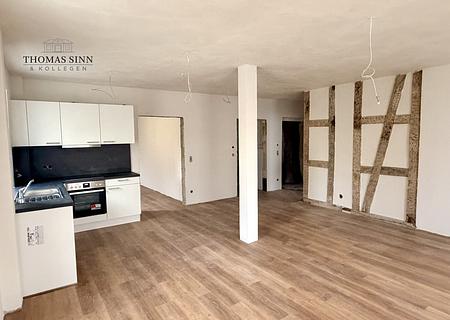 Stilvoll wohnen im historischen Ambiente – 3,5-Zimmer Hochparterre-Wohnung mit Balkon & sichtbarem Fachwerk“ - Wohn-/Esszimmer