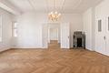 Rarität im Herzen Schwabings: 6-Zimmer-Altbauwohnung im Jugendstil-Juwel - Wohnzimmer mit charaktervollem Erker