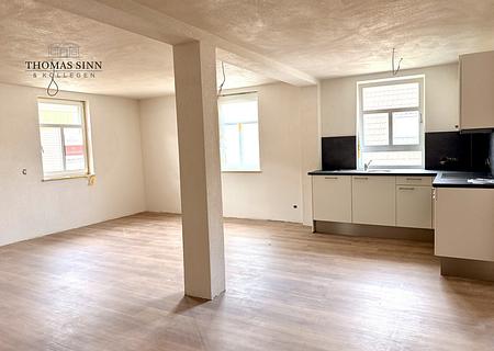 Helle 3,5-Zimmer Wohnung im 1. OG mit Balkon – modernes Wohnen trifft auf einzigartiges Fachwerk - Wohn-/Esszimmer