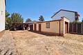 Großzügiges Zweifamilienhaus mit viel Platz und individuellem Gestaltungspotenzial - Hofeinfahrt