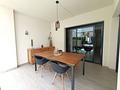 Moderne Erdgeschoss-Wohnung mit 3 Schlafzimmern, 2 Bädern, privatem Garten und Gemeinschaftspool