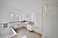 Modernes Wohnen mit Stil: Maisonettewohnung mit Galerie in Bad Schönborn - Tageslichtbadezimmer