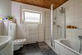 Viel Platz zum Wohlfühlen – gepflegte 5-Zimmer-Dachgeschosswohnung mit großem Balkon - Bad