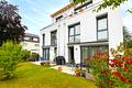 Modern + neuwertig + 5 Zimmer - DHH mit Süd/West-Garten in ruhiger Lage - Außenansicht