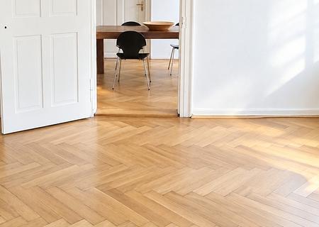 Klassisch stilvoll: Helle und großzügige Altbau Wohnung mit Ausrichtung zum ruhigen Innenhof - 3. OG - Großzügiges Altbauflair
