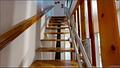 PROVISIONSFREI: Reihenmittelhaus in Merbitz mit Balkon, Terrasse & Keller - Treppe ins Obergeschoss