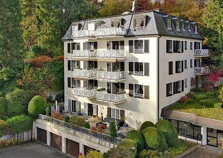 Idyllisches Wohnen in Baden-Baden – Gepflegte Etagenwohnung mit Balkon und viel Grün - Außenansicht