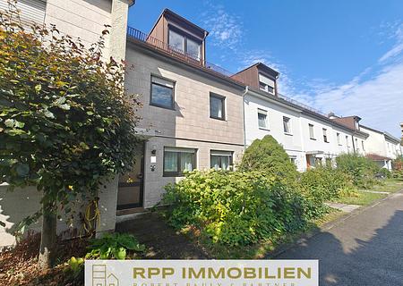 Großzügiges Reihenhaus in attraktiver Lage unmittelbar zum Park - Hausansicht