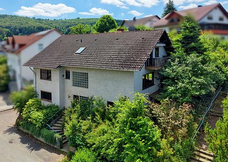 Viel Platz für Ideen, Familie und Zukunft – Einfamilienhaus mit Potenzial und traumhaftem Garten - Hausansicht