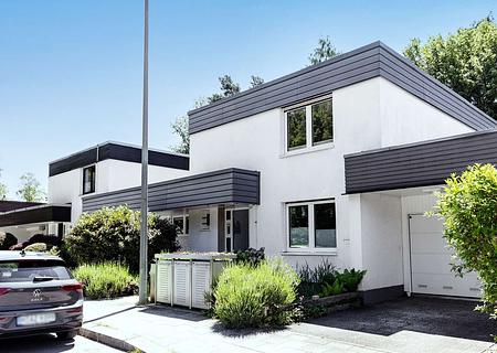 Elegantes Einfamilienhaus mit Wintergarten in ruhiger Lage in Trudering - Hausansicht