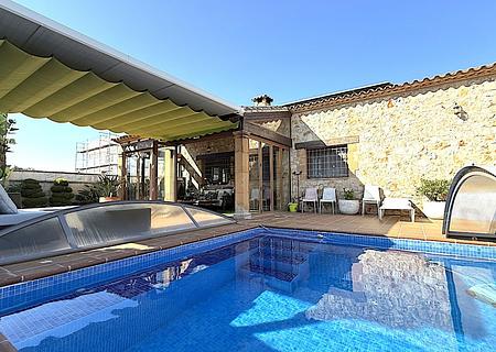 Exklusive Villa im mediterranen Stil, die Luxus, Energieeffizienz und hochwertige Materialien vereint