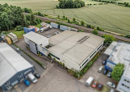 Vielseitige Gewerbeimmobilie mit Produktionshalle, Lagerflächen und repräsentativen Büros - Ansicht