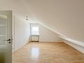 Modernisierte Doppelhaushälfte mit alteingewachsenem Traumgarten - Zimmer DG