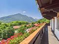 Ganz oben. Ganz besonders. Dachgeschossdomizil mit traumhaftem Alpenpanorama in Bayrischzell - WE2 im Obergeschoss Ausblick vom Balkon im Obergeschoss