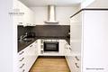 Helle und moderne Wohnung im 1. OG
Großer Südbalkon - TG-Platz
Super Zustand - sofort beziehbar - Küche