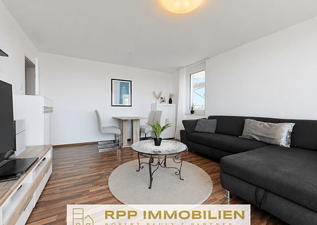 Attraktive 2-Zimmer-Wohnung mit großzügigem Balkon in zentraler Lage - Wohnzimmer