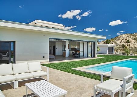 Moderne Luxusvilla mit 4 Schlafzimmern, 4 Bädern, Privatpool und atemberaubendem Ausblick