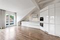 Reizvolle, helle 3-Zimmer-Dachgeschosswohnung mit sonnigem Südbalkon - Moderne Einbauküche