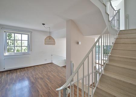 Wohnen mit Weitblick – stilvolles Split-Level-Reihenendhaus mit Garten am Pforzheimer Wartberg - Essen