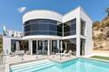 Moderne Villa mit beheiztem Pool und spektakulärem Panoramablick auf Küste und Meer und mit Vermietungslizenz