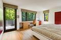 Zeitlose Modernität: Exklusive Architekten-Villa mit Indoor-Pool, Spa und Gartenidyll - Masterschlafzimmer
