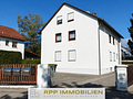 Platz für die ganze Familie! 4-Zimmer-Wohnung mit toller Raumaufteilung in Unterschleißheim - Hausansicht Hofeinfahrt