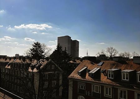 Reserviert!!! Rohbaudachboden mit 120 m² Grundfläche in München Schwabing-Freimann zu verkaufen! - Blick aus Dachluke S/W