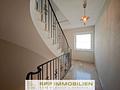 Lichtdurchflutete 4,5-Zimmer-Wohnung mit Süd-Balkon und Privatgarten in Lohhof - Treppenhaus