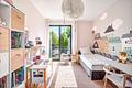 Haus-im-Haus: Großzügiges Domizil in stylischer Design-Ästhetik mit sonnigem Garten - Einladendes Kinderzimmer
