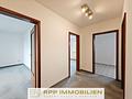 Seltene Parklage: Ruhige 2-Zimmer-Wohnung mit Süd-Loggia - Flur