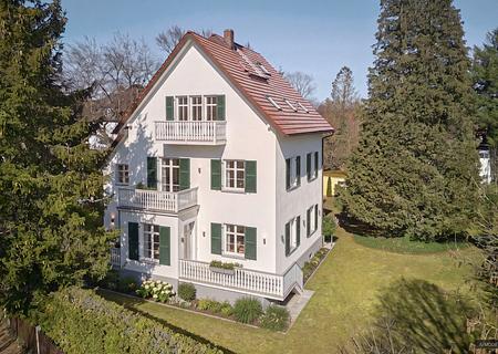Villenkolonie Maria-Eich: Historische Villa mit drei Einheiten und Erweiterungspotenzial in Bestlage - Anwesen (Fassade visualisiert)