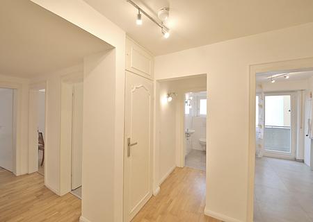Sanierte, schöne 3-Zimmer-Wohnung im Herzen von Kehl - Flur