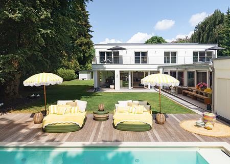 Weitläufig und lichterfüllt: Luxuriöses Familiendomizil mit Pool und traumhaftem Garten - Luxuriöses Familiendomizil mit Pool und traumhaftem Garten