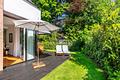 Juwel in zauberhafter Gartenlage: stilvoll modernisierte Haushälfte - Sichtgeschützter Sonnengarten