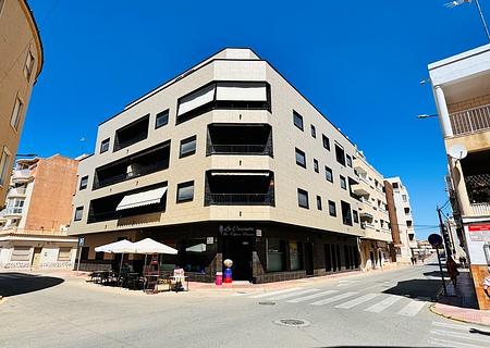 Appartement mit 2 Schlafzimmern und 1 Bad im Zentrum von La Mata nur 200 m vom Strand