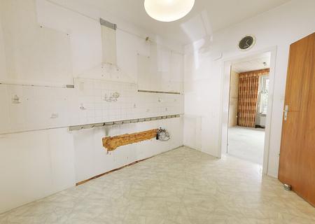 Doppelhaushälfte mit Garten & Garage in ruhiger Lage – viel Potenzial für Ihre Wohnideen - Küche