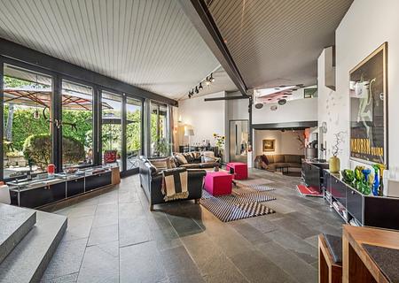 Toller Split-Level-Atrium Bungalow mit 3 Garagenstellplätzen I 10 Jahre Wohnrecht für Verkäufer - Wohnbereich 