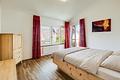 Wohngesundes Baufritz-Haus mit familiengerechtem Grundriss und Bauerngarten - Schlafzimmer mit Balkon